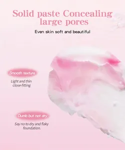 Macro dettaglio della texture cremosa rosa e bianca per nascondere i pori dilatati