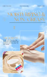 Dettaglio della texture cremosa e applicazione della crema mani Bosuya sulla pelle