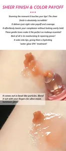 Macro della texture gel lucida del gloss labbra idratante con particelle a perla.
