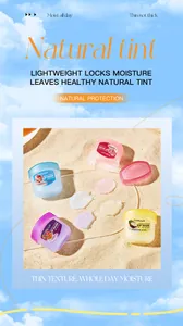 Set maschere labbra Bosuya con quattro diversi gusti e texture su uno sfondo di spiaggia.