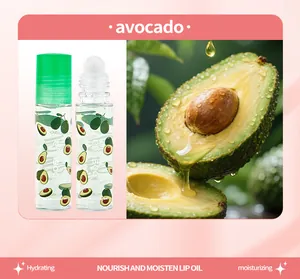 Macro detail van Bosuya avocado roll-on lipolie voor het hydrateren van droge lippen.