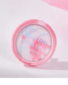 Dettaglio della crema fissante per il trucco bosuya Micron con motivo in polvere rosa.