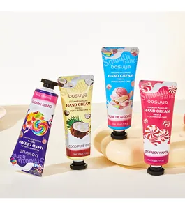 Vista dettagliata di quattro creme mani bosuya colorate ai profumi di caramelle e frutta