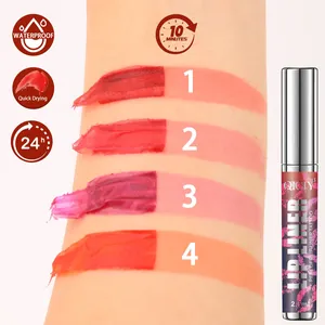 Dettaglio del tatuaggio matita labbra peel-off QICIY con 4 campioni sul braccio, waterproof