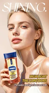 Gros plan de peau scintillante avec l'huile corporelle scintillante FORMBO Glow.