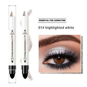Detailansicht des QICIY Lidschattenstifts in Highlighted White mit Schimmereffekt