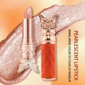 Labial nacarado brillante con diseño de mariposa y estuche acolchado naranja. Gran brillo.