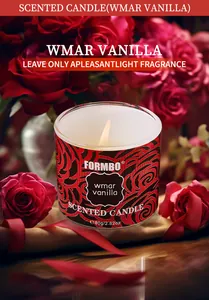 Vista dettagliata della candela profumata alla vaniglia FORMBO con rose rosse