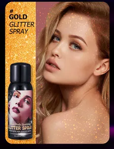 Goldenes Kosmetik-Glitzerspray und Modell mit schimmerndem Effekt auf der Haut