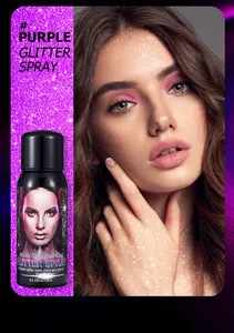 Nahaufnahme von lila Glitzerspray mit lebendigem Glitzereffekt auf Haut und Haar