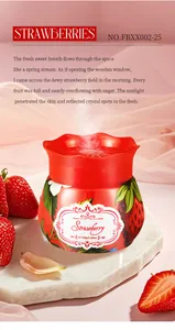 Gel désodorisant décoratif à la fraise présenté avec des fraises fraîches dans un pot
