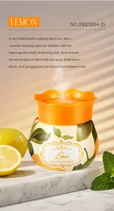 Gros plan sur un baume aromatique au citron dans un pot décoratif sur marbre blanc
