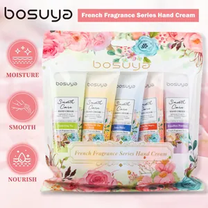 Vue détaillée du coffret cadeau de 5 crèmes pour les mains Bosuya aux parfums floraux