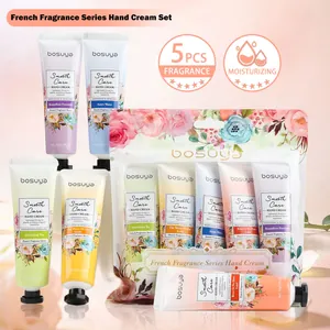 Vue détaillée du coffret de 5 crèmes pour les mains Bosuya avec tubes et pochette