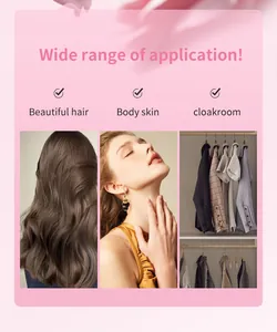Guide visuel illustrant l'application polyvalente du spray parfumé ADMD pour la peau.