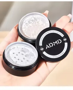 Detailansicht von ADMD ölkontrollierendem losem Puder mit feiner weißer Textur