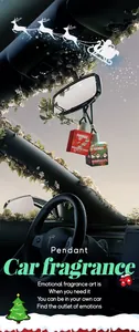 Detailansicht des FORMBO Weihnachts-Auto-Parfümanhängers in einem modernen Auto-Innenraum.