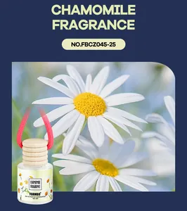 Détail du flacon de parfum de voiture à la camomille FORMBO avec bouchon en bois