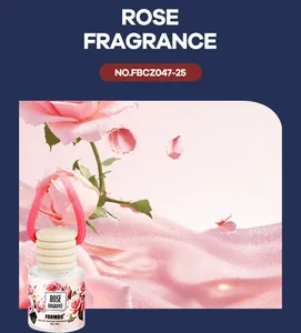 Vue détaillée du flacon d'aromathérapie pour voiture FORMBO rose avec cordon rose