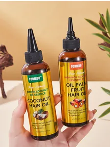 Dettaglio dei flaconi di olio per capelli FORMBO al cocco e palma in mano