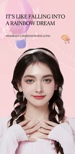 Gros plan d'une fille dans un décor rose esthétique pour un spray parfumé longue durée