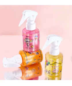 Vue détaillée de trois flacons de parfum scintillant pour cheveux FORMBO colorés