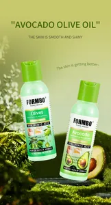 Primer plano de lociones exfoliantes FORMBO de aguacate y oliva en entorno forestal