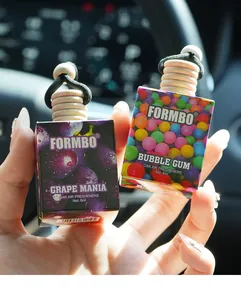 Détail macro des désodorisants de voiture FORMBO aux parfums raisin et bubble gum