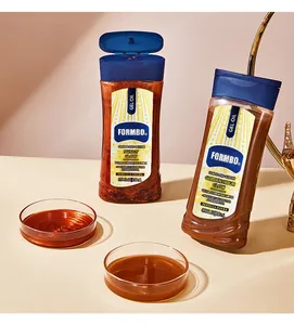 Vue détaillée de la texture et du flacon de l'huile corporelle hydratante FORMBO