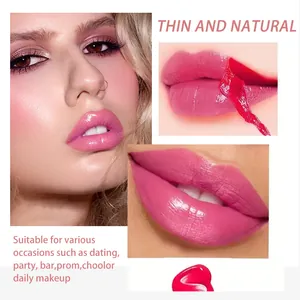 Nahaufnahme des rosafarbenen Peel-off-Lippenstifts für einen dünnen und natürlichen Look