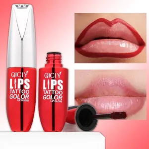 Vista dettagliata del gloss labbra QICIY peel-off con applicatore ed effetto labbra