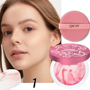 Gedetailleerd overzicht van QICIY tweekleurige lavendel matte poeder met applicator en model