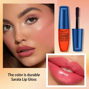 Detalle del brillo de labios peel-off QICIY con color vibrante y duradero en labios