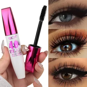 Nahaufnahme der QICIY 4D-Mascara-Bürste und Verlängerungseffekt bei verschiedenen Augen