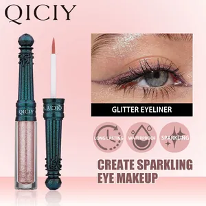 Detailansicht von QICIY Glitzer-Eyeliner mit Applikator und funkelndem Augen-Effekt