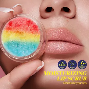 Detailaufnahme eines regenbogenfarbenen Lippenpeelings mit feuchtigkeitsspendender Textur