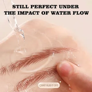 Primer plano del gel para cejas resistente al agua y a los borrones bajo el agua