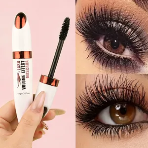 Détail macro de la brosse mascara volumisante imperméable et effet de cils spectaculaire