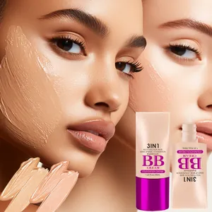 Detaillierte Makroansicht von 3-in-1 BB Cream Texturen und glatter Gesichtsanwendung
