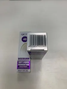 Verpakkingsdetail van QICIY vloeibare foundation met barcode en 30ml informatie