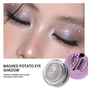 Glitzernder silberner Mashed Potato Lidschatten mit schimmerndem High-Shine-Finish