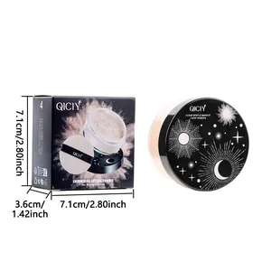 Detailansicht von QICIY Shimmering Setting Powder mit Kartonmaßen und Produktbecher