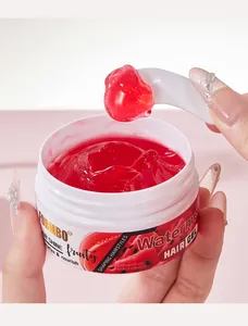 Gedetailleerde weergave van rode haarstylinggel met watermeloengeur en gladde textuur