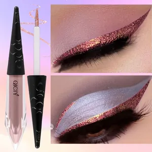 Makrodetail des QICIY Roségold-Glitzer-Flüssig-Eyeliners mit feinem Schimmer-Finish
