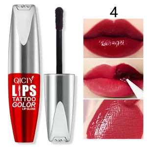 Detailansicht von QICIY Peel-off Lipgloss mit roter Nuance und Anwendungsergebnis