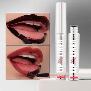 Dettaglio del lip liner peel-off QICIY che mostra il finish opaco e l'applicazione