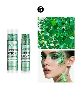 Barra de purpurina verde de alta intensidad con macro textura y efecto maquillaje