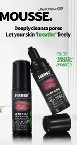 Detailansicht der FORMBO Makeup-Entferner Mousse Flaschen zur Porenreinigung.