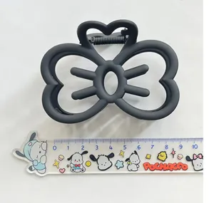 Grande pince à cheveux papillon noir mat pour femmes avec règle de mesure métrique
