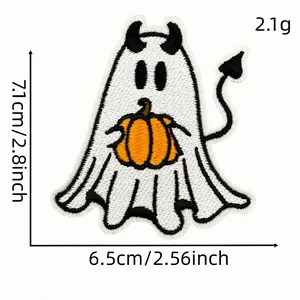 Detalle del parche bordado de fantasma de Halloween con calabaza